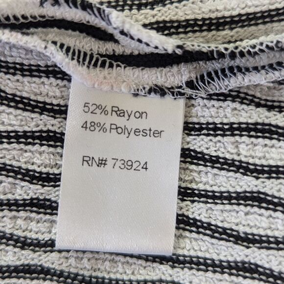 Misook S Black White Top Quiet Luxury Minimalist Career Work Wear Coastal - Picture 8 of 9